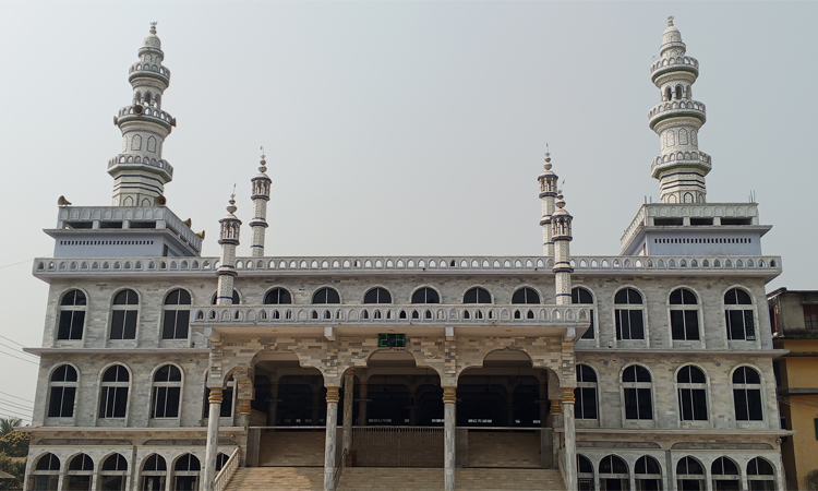 ‘Jamil Madrasa Jame Masjid’ largest mosque in North Bengal 