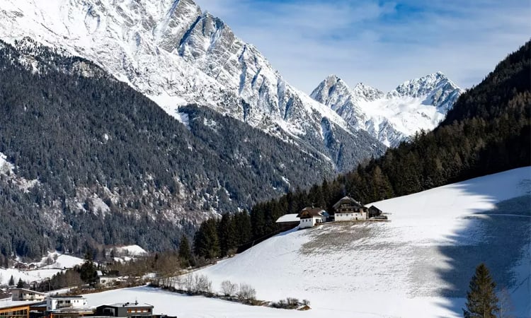 Austria avalanches kill two: police