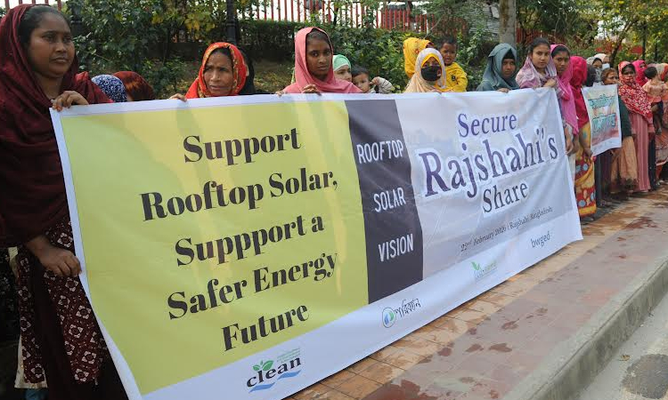 Human chain demands priority for rooftop solar in Rajshahi