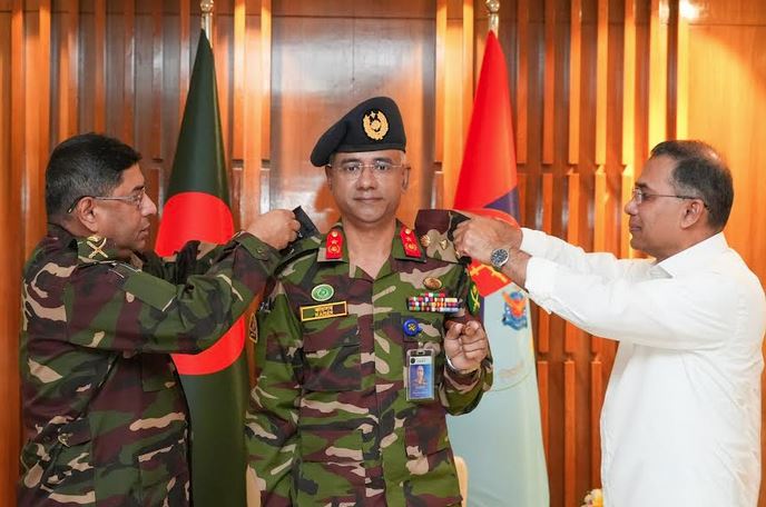 PM Tarique Rahman pins Maj Gen rank badge on new DGFI DG