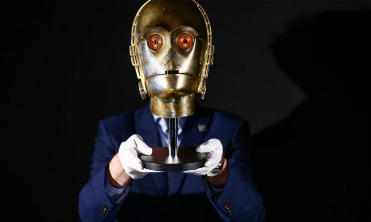 Jaws' harpoon gun and 'Star Wars' treasures lead LA film and TV auction