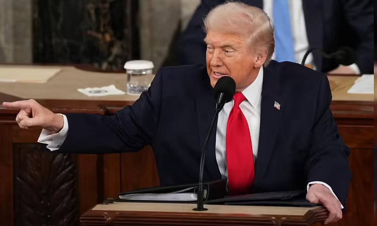 Trump beats Bill Clinton's record for longest State of the Union speech