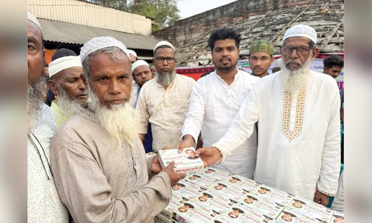 BSS Chairman Anwar distributes iftar items among distressed people