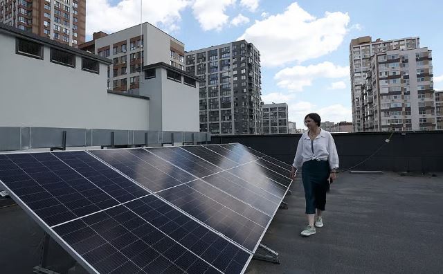 Kyiv residents pool together for solar panels and batteries amid Russian strikes