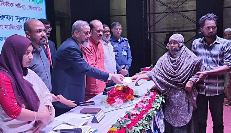 Families of road accident victims receive Tk 5.86cr