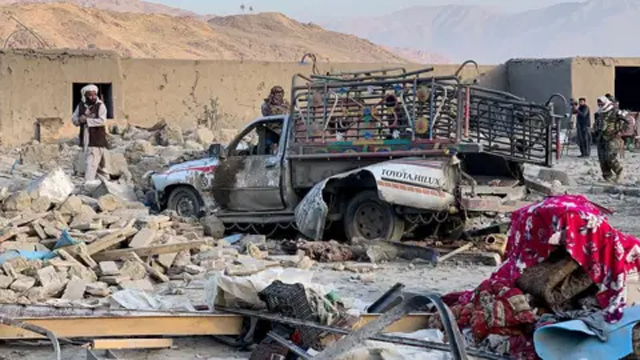 Pakistan bombs Kabul after Afghanistan attacks border