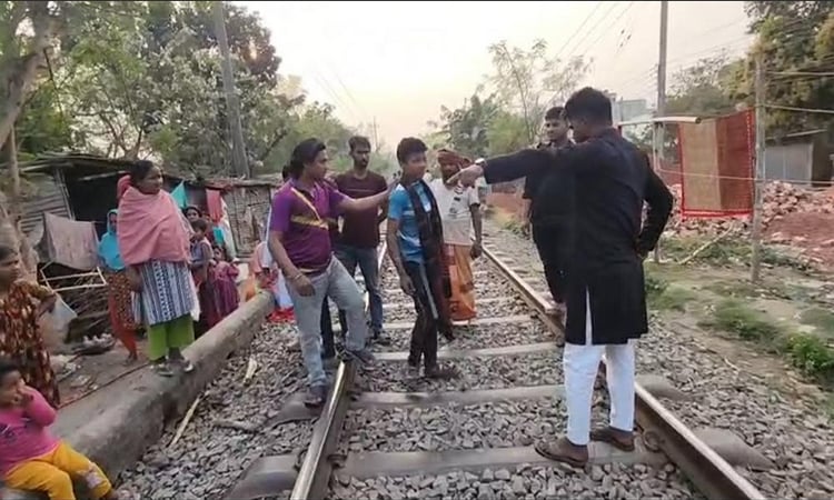 Social resistance formed to curb drugs in a Rajshahi slum