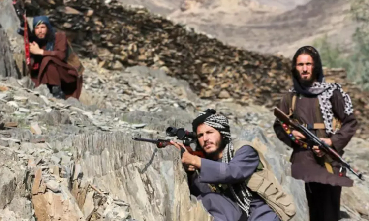 Afghan returnees, residents fear violence at key Pakistan crossing