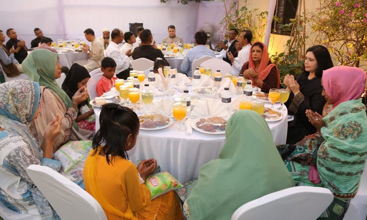 Zubaida Rahman joins Iftar with underprivileged women, children