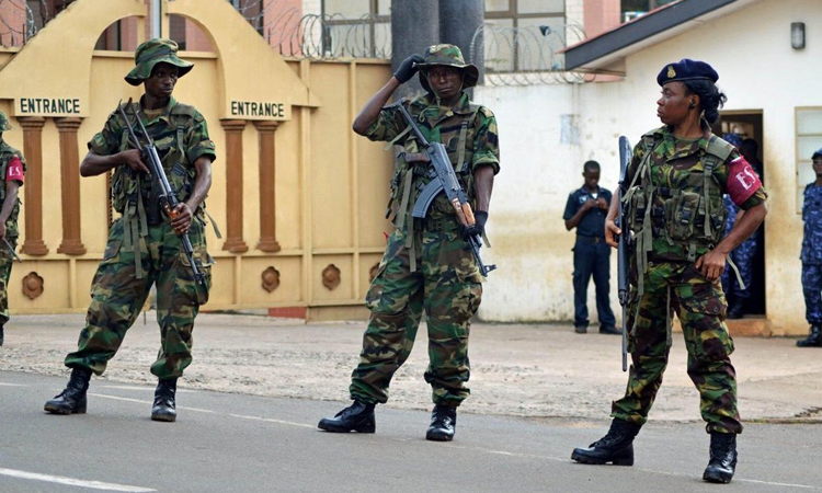 S.Leone says soldiers and police held by Guinea released