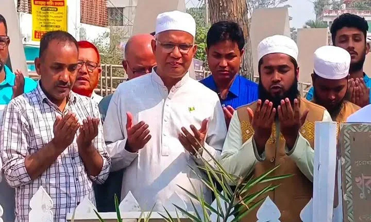 Dr Zahid visits graves of PM’s maternal grandparents, aunt in Dinajpur