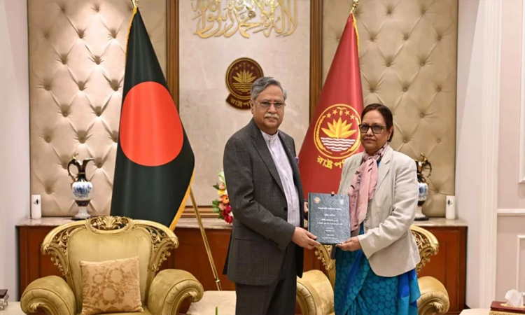 PSC submits its ‘Annual Report 2025’ to President 