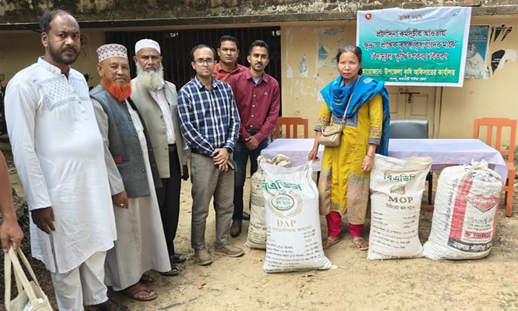 Turmeric seeds, fertilizer distributed among farmers in Longadu