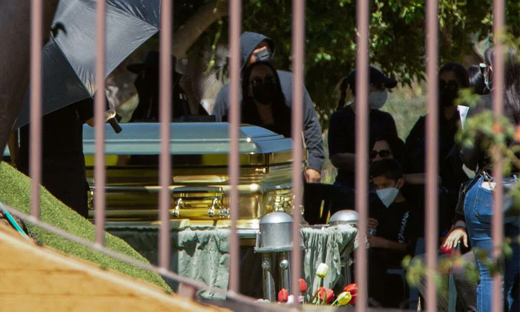 Flowers, music, and soldiers at funeral of drug lord
