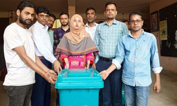 Administration distributes dustbins in Sundarganj