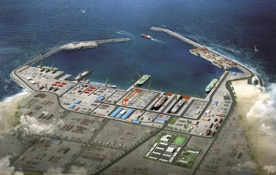 Drones hit fuel tank at Oman port: state media