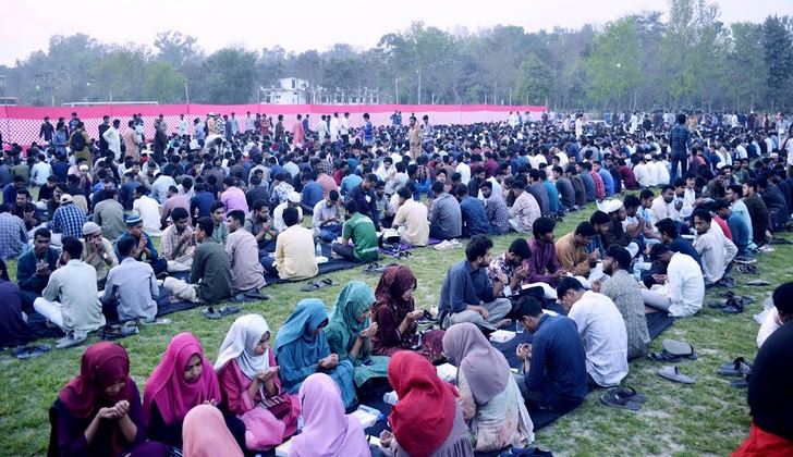 BRUR admin hosts iftar, doa mahfil