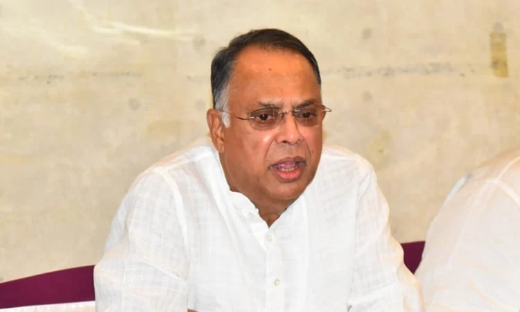 Govt prepares to deal temporary fuel crises amid global instability: Iqbal Hassan