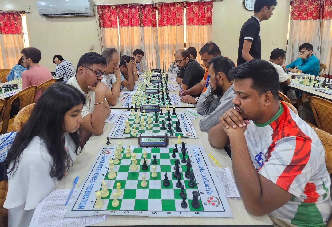 Nine players share lead after 3rd round