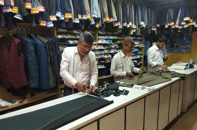 Khulna tailoring shops see growing rush ahead of Eid
