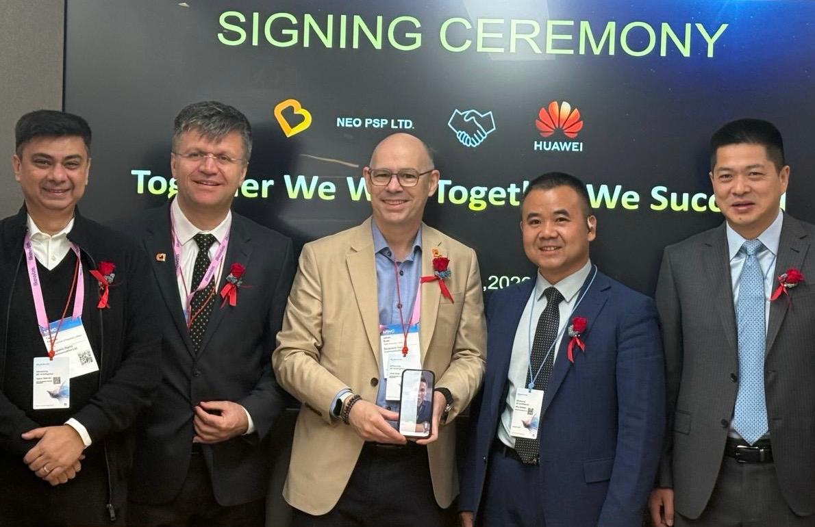 Banglalink signs agreement with Huawei to develop ‘Mukto Pay’