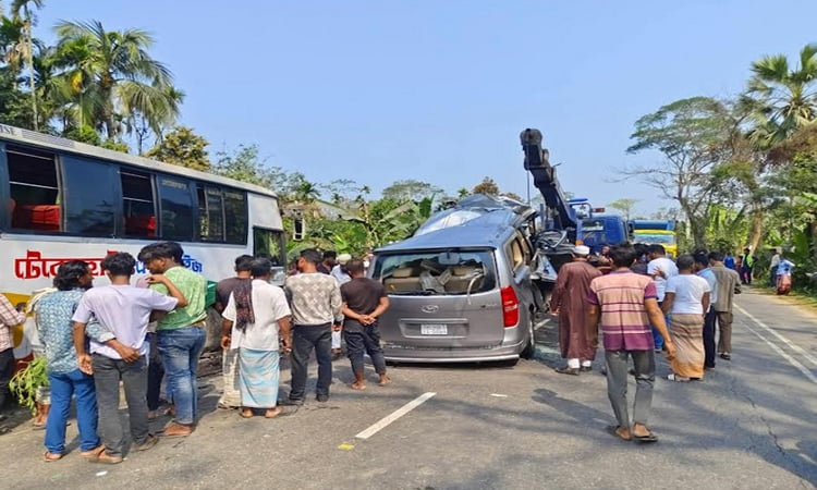 Two killed in Barishal road accident