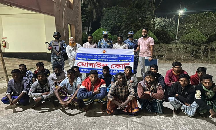 17 detained for illegal Jatka fishing in Chandpur