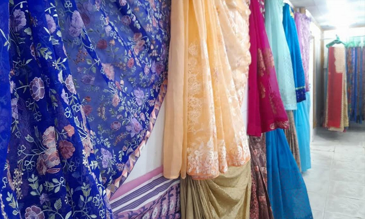 Silk market gaining momentum ahead of Eid in Rajshahi 