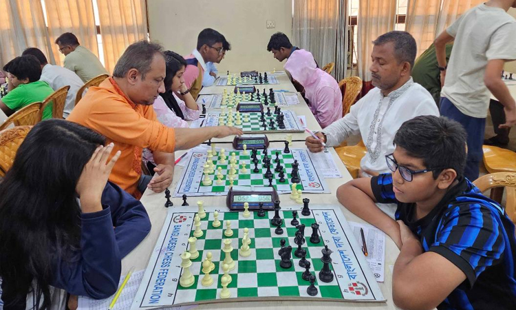 Mahfuzur takes solo lead 