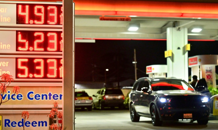 Rising US fuel prices risk sparking domestic wildfire for Trump