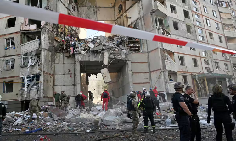 Russian strike on Kharkiv appartment block kills three