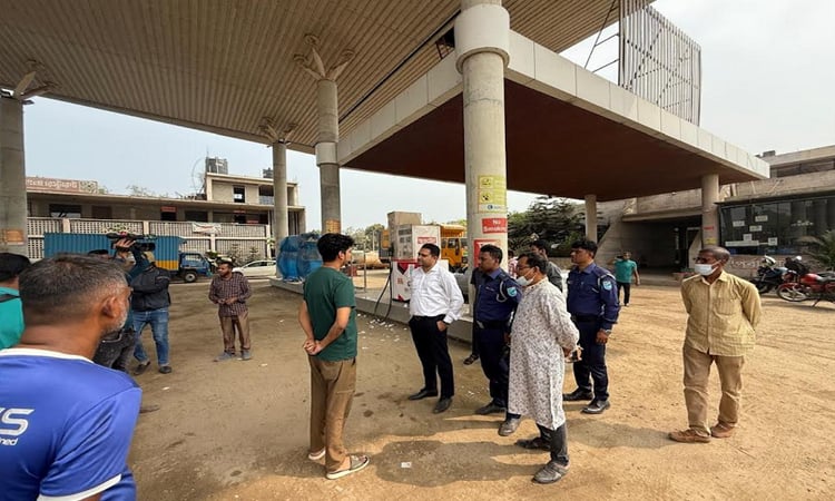 Drive to ensure normal fuel supply conducted in Narayanganj