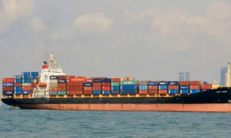 15 ships carrying LNG, fuel arrive at Ctg port