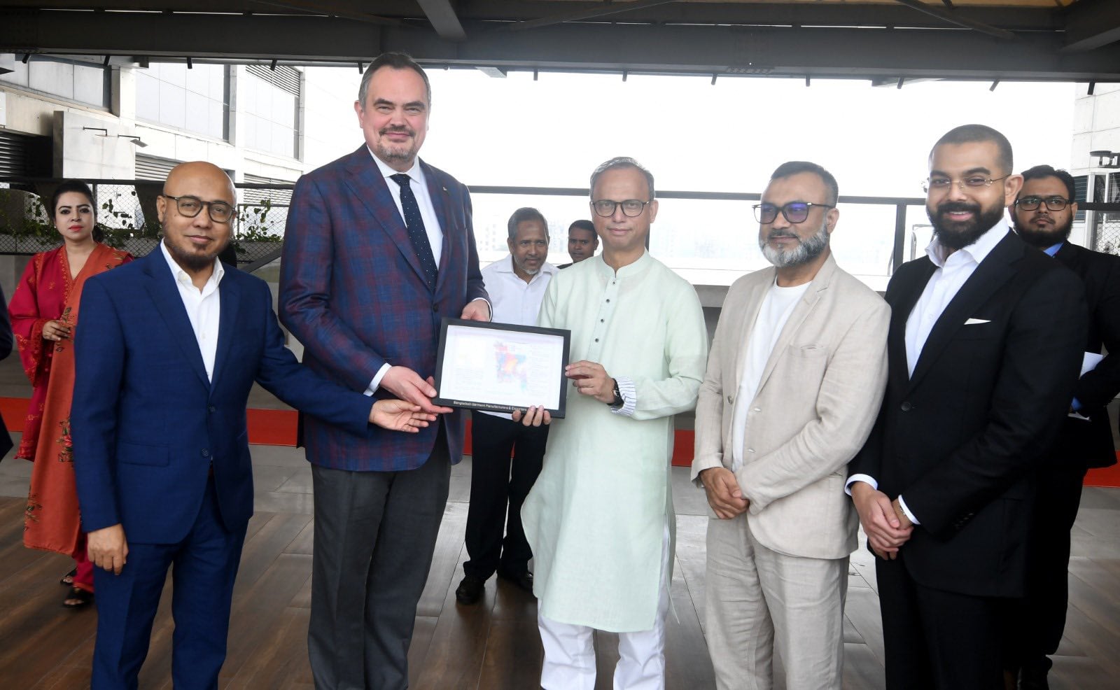 US Ambassador visits BGMEA, discusses trade, investment