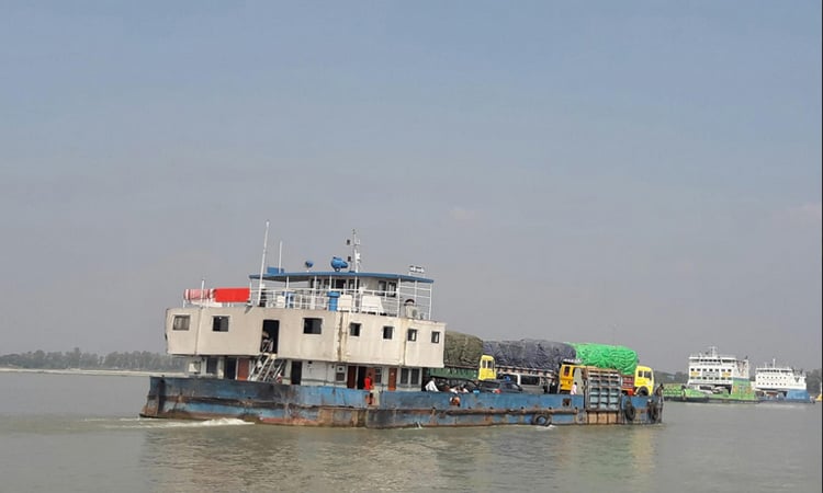 Ferry services on Paturia-Daulatdia route resume after 3 hrs