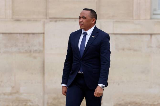 Madagascar's leader fires PM, cabinet
