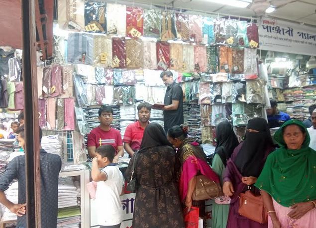 Colourful panjabis dominate Khulna Eid market as sales turn brisk