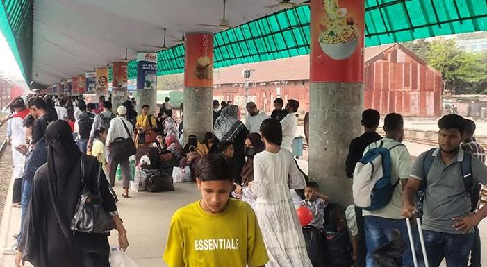 City dwellers in Ctg heading out to celebrate Eid with their loved ones