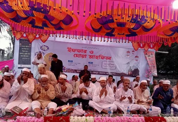 Alhaj Sardar Bazlur Rahman Foundation hosts iftar mahfil in Kachua