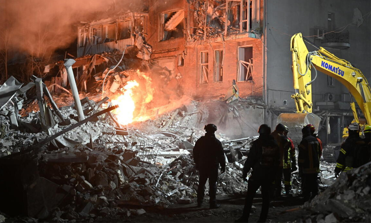 Ukraine says Russian strikes kill 2 in Kyiv region