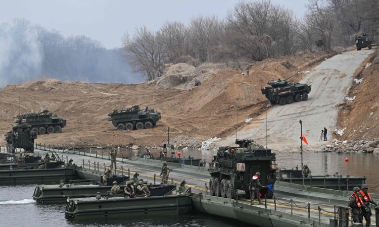 S.Korea says North fires around 10 ballistic missiles