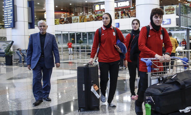 Three Iranian football team members leave asylum in Australia