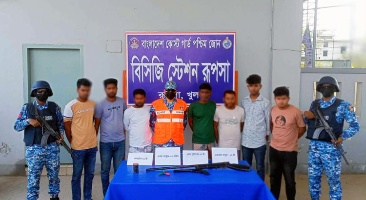 7 notorious robbers arrested with arms in Khulna