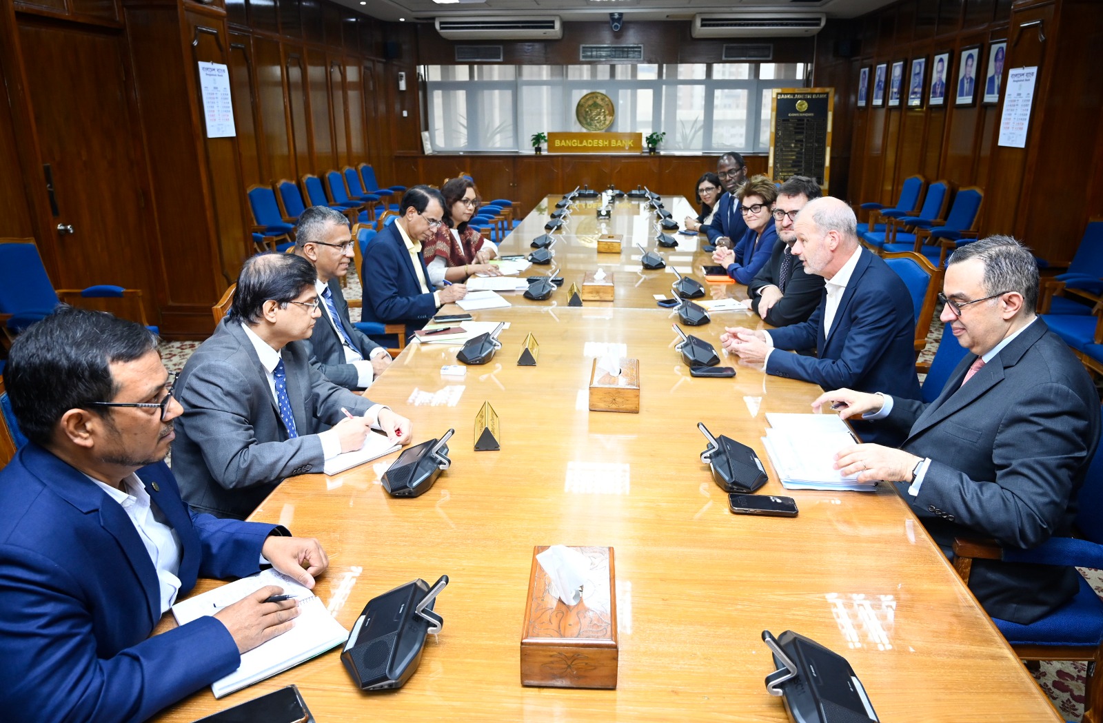 BB chief, WB team discuss financial sector development