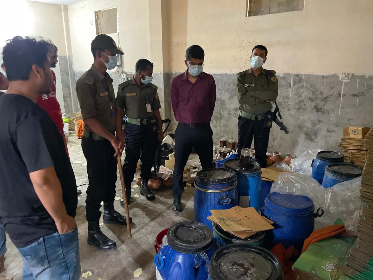 'Fresh Food' fined in Rajshahi for using artificial flavor instead of ghee