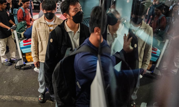 20 Thai sailors return home after vessel attacked in Gulf