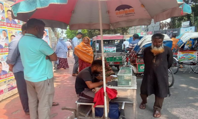 New banknote trading booms in Khulna ahead of Eid