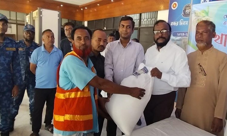 Food distributed among 2,000 workers at Mongla Port