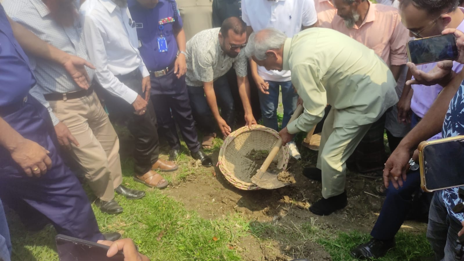 Govt giving priority to canal excavation to expedite development: Nitai Roy