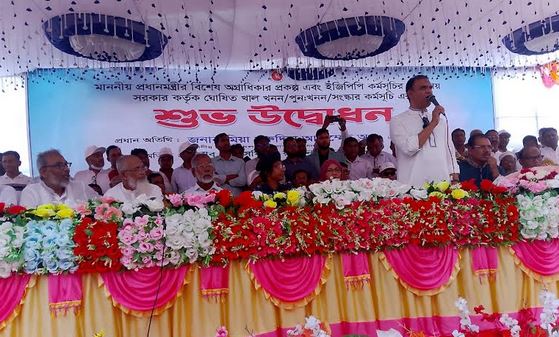 Whip Mia Nuruddin Ahmed inaugurates canal excavation in Gosairhat